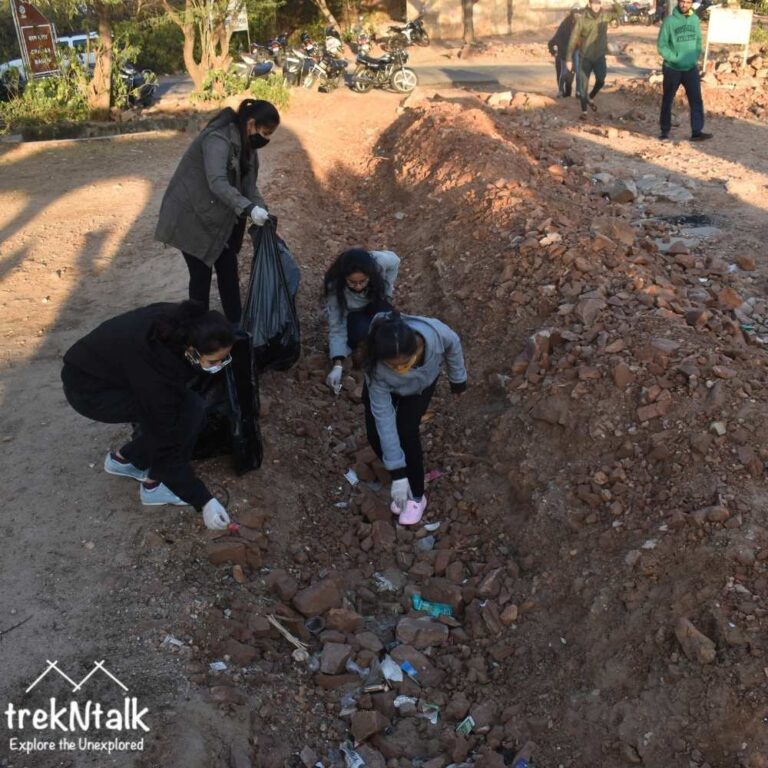 Cleanup drive in aravalli by trekntalk