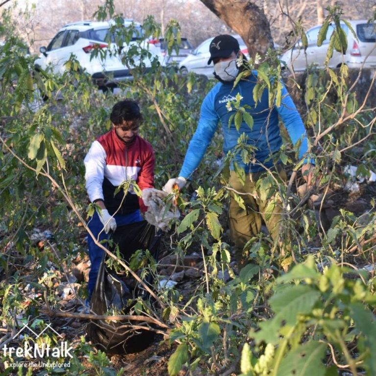 Cleanup drive in aravalli by trekntalk